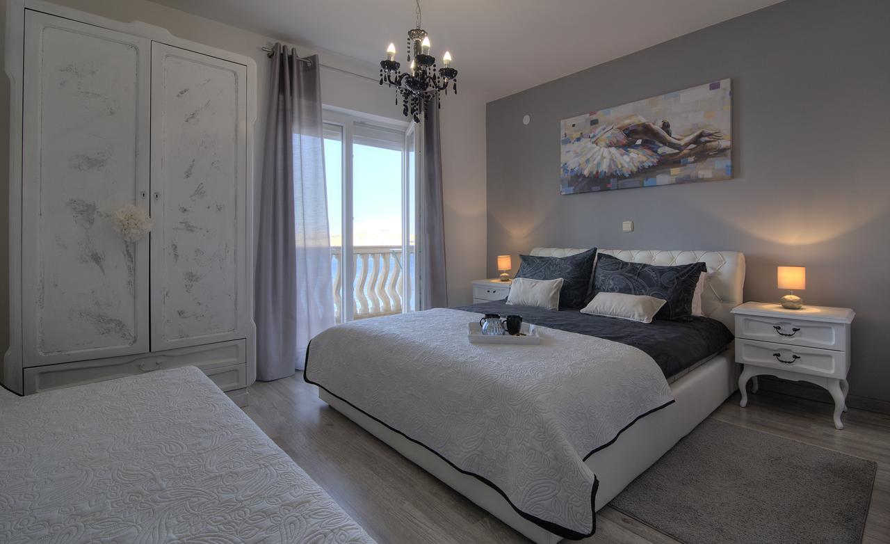 Apartments Lola Senj  Ngoại thất bức ảnh